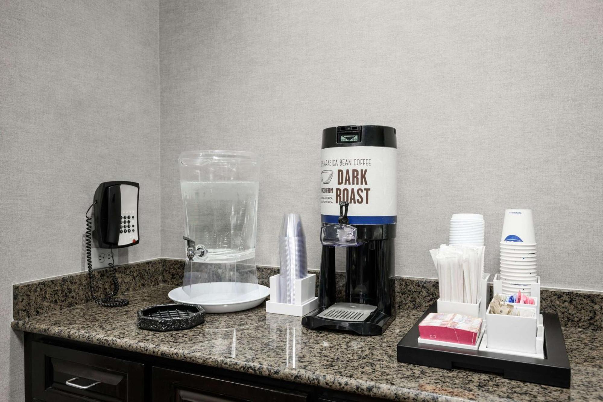 Hampton Inn Evansville Airport Buitenkant foto
